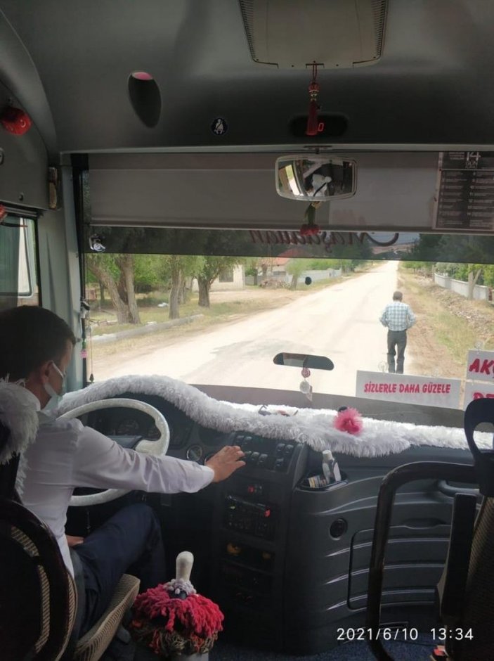 Burdur'da jandarma ekipleri, yolcu olarak bindikleri araçları denetledi