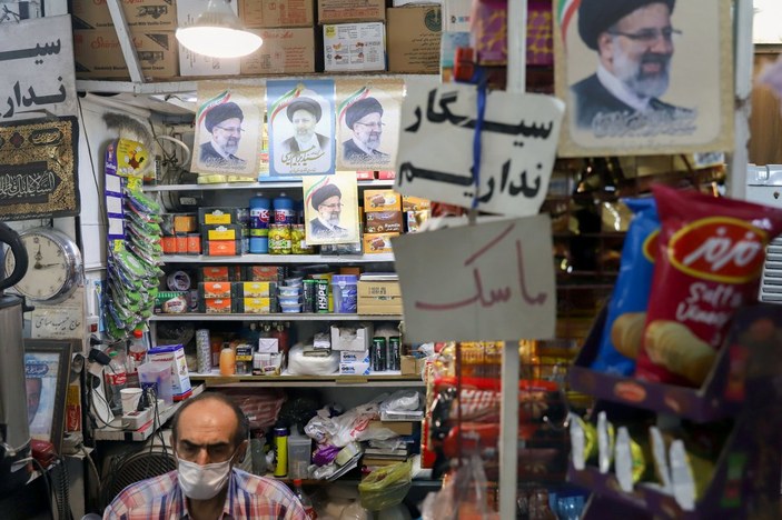 İran'da halk, yeni cumhurbaşkanını seçecek