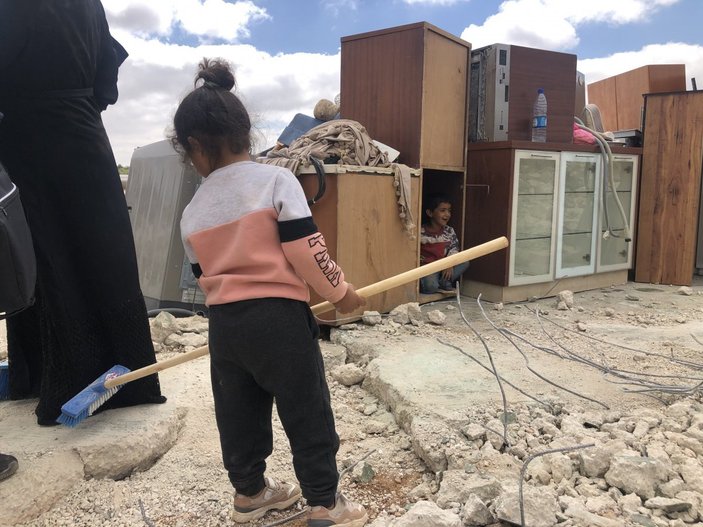 İsrail, Filistinli ailenin evini yıktı