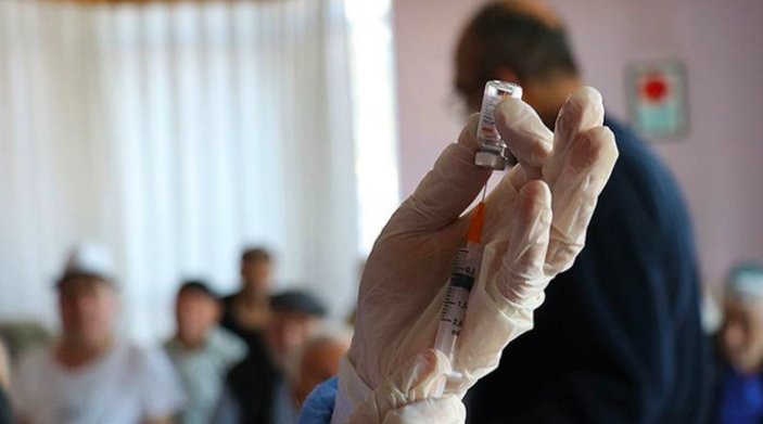 Koronavirüs aşı odalarında görevli sağlık çalışanlarına ek ödeme