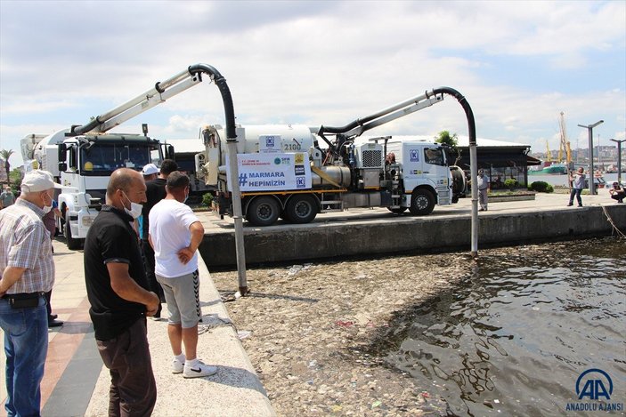 Balıkesir'de müsilaj temizleme çalışmaları devam ediyor
