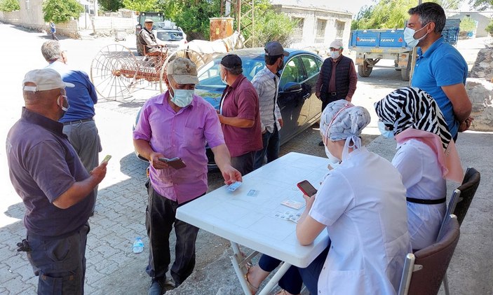 Erzurum'da aşı timleri, çobanlara aşı yapmak için dağları aştı