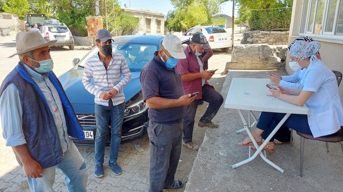 Erzurum'da aşı timleri, çobanlara aşı yapmak için dağları aştı