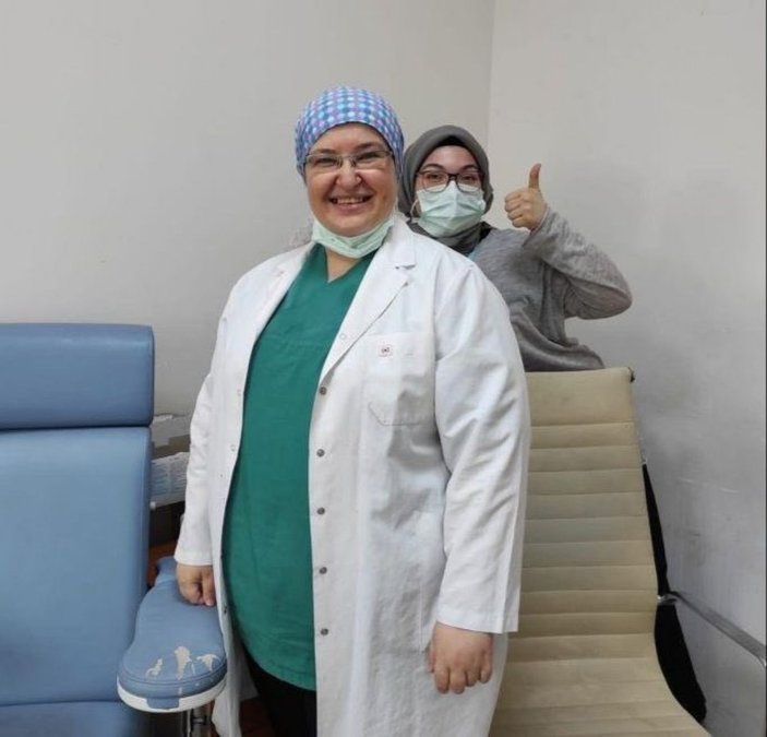 Fahrettin Koca, 40 milyonuncu aşıyı yapan doktoru paylaştı