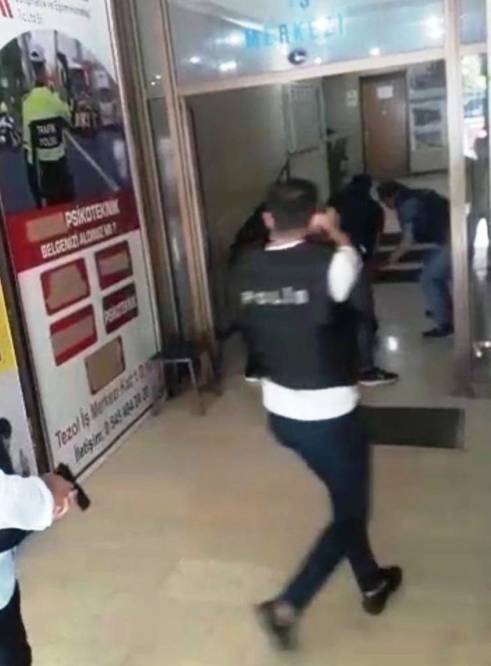 i HDP İzmir il binası saldırganı adliyeye sevk edildi