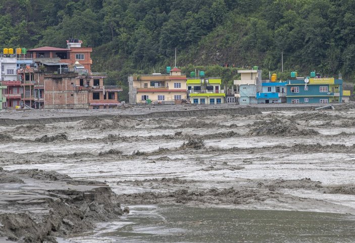 Nepal’de sel ve heyelan felaketi can aldı