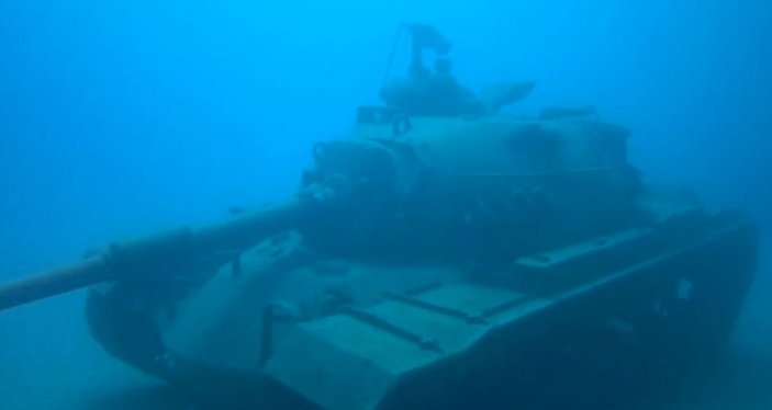 Kaş'ta su altındaki 45 tonluk tank dalgıçların ilgisini çekiyor