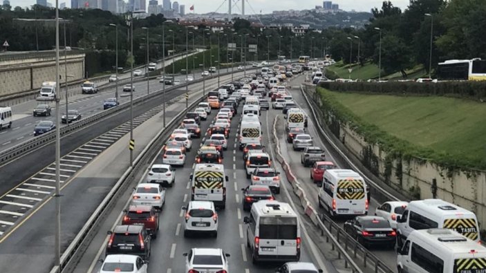 İstanbul'da trafik yoğunluğu yüzde 76'ya ulaştı