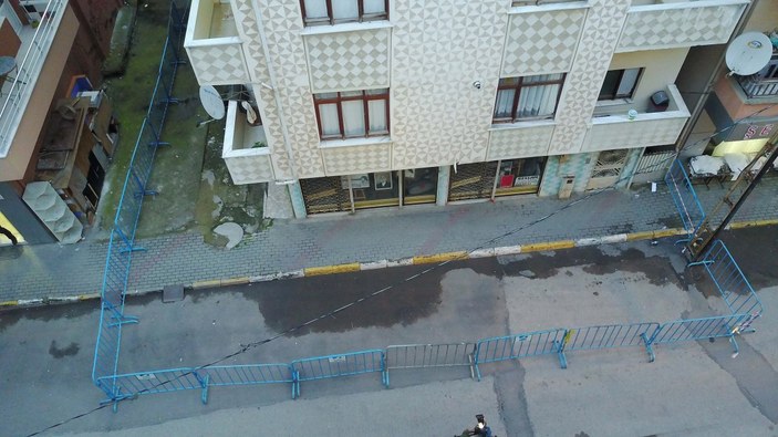 Pendik'te depremden etkilenen 4 katlı apartman tahliye edildi
