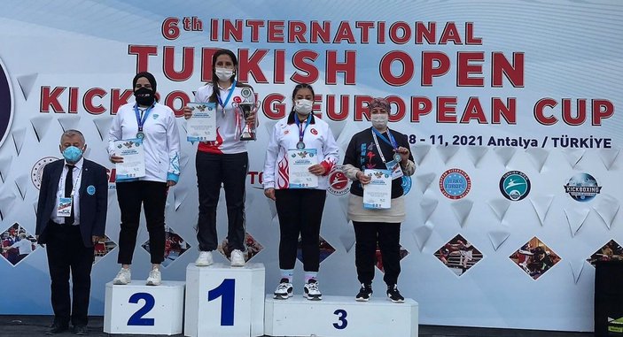 Diyarbakır'da ' teyze yapamaz' dedikleri boksta madalya kazandı