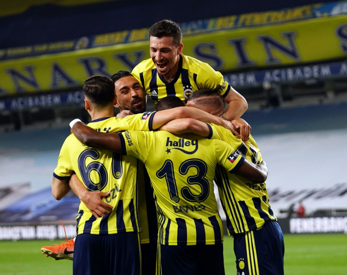 Mesut Özil Fenerbahçe'nin elini güçlendiriyor