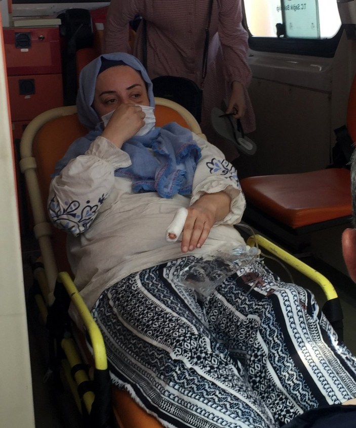 Adana'da İyi Partili meclis üyesi, boşandığı eşini bıçakladı