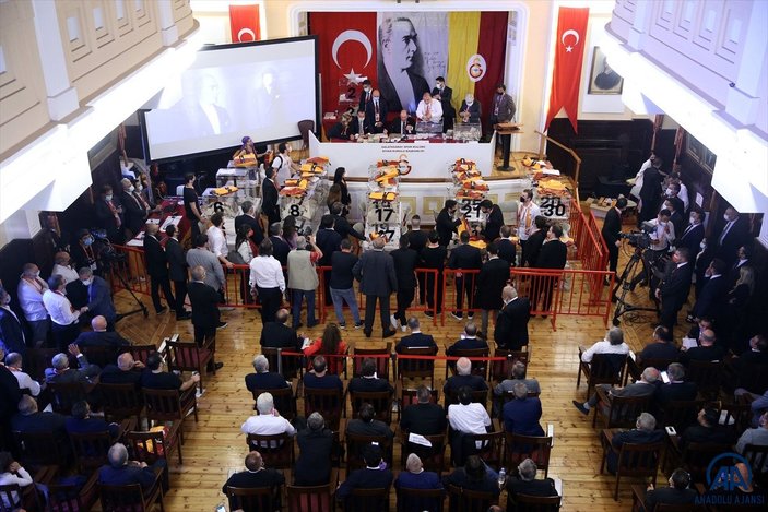 Galatasaray başkanlık seçiminde hakaret gerginliği