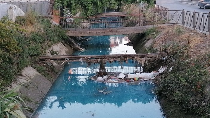 Antalya'da sulama kanalı maviye döndü