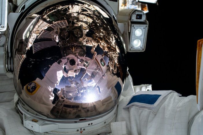ISS’deki astronotlar uzay yürüyüşüne başladı