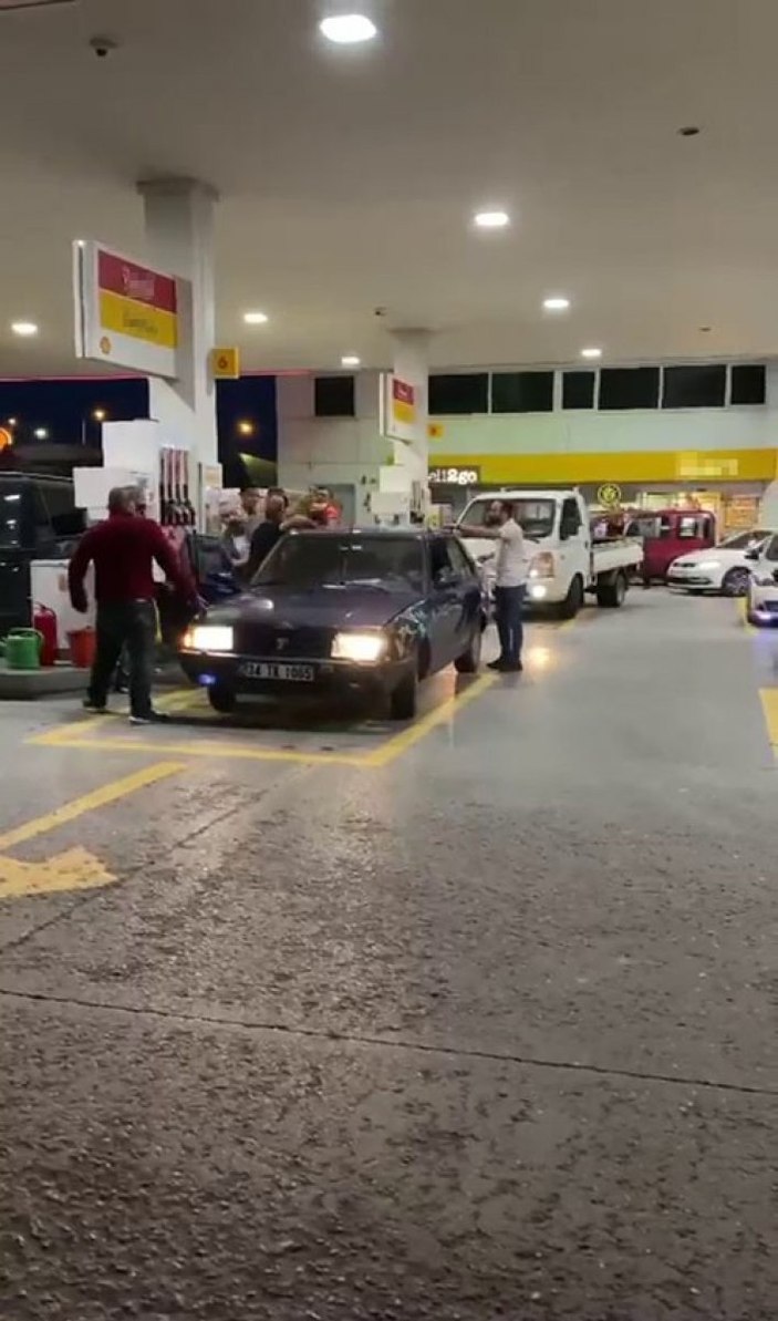Sancaktepe’de benzin istasyonunda yumruklu kavga