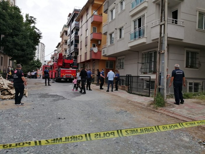 Ümraniye'de yangın: Anne öldü, oğlu ağır yaralı