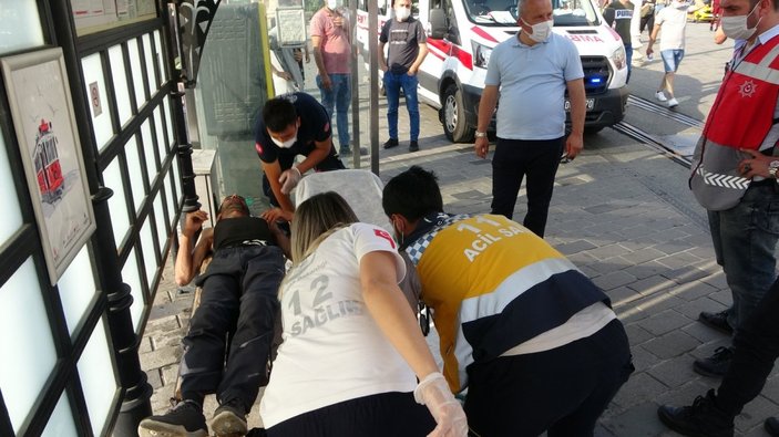 Taksim'de tramvay durağında uyuşturucu krizine girdi