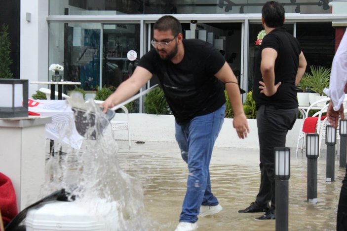 Ankara'da sağanak yağış su baskınlarına neden oldu