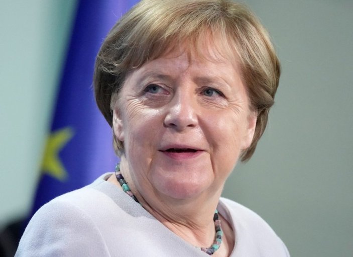Angela Merkel, ikinci doz aşısını Moderna yaptırdı