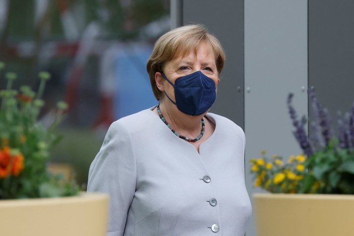 Angela Merkel, koronavirüs aşısının ikinci dozunu yaptırdı