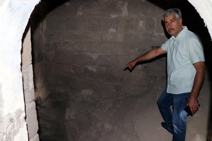 Kayseri'de defineciler tarihi kiliseyi tahrip etti