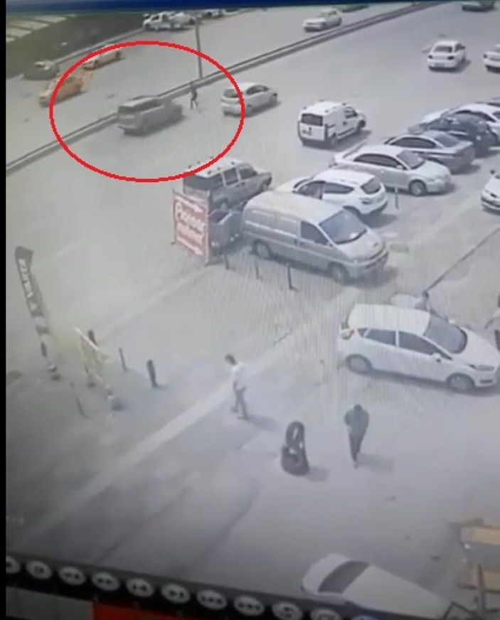 Ankara’da yaya, otomobilin çarpması ile metrelerce savruldu