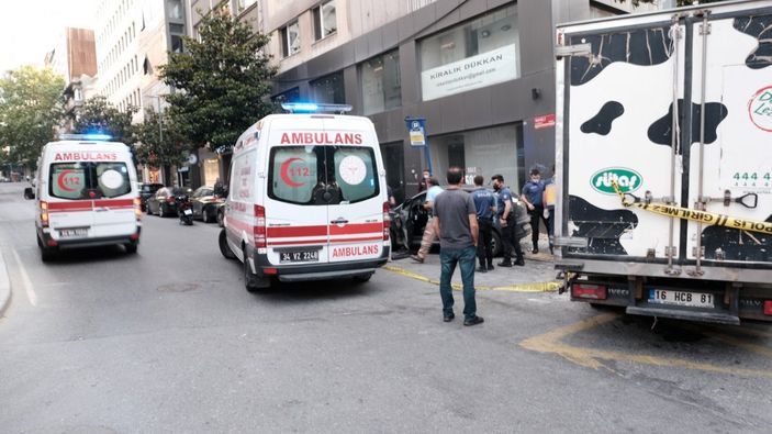 d Şişli’de kırmızı ışık ihlali kazaya neden oldu