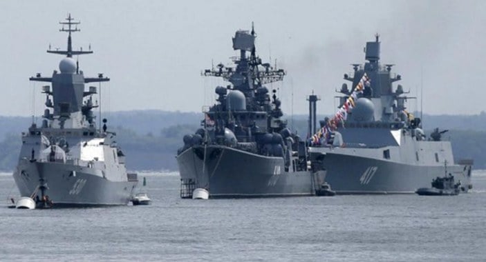 Rusya'dan İngiliz savaş gemisine uyarı ateşi