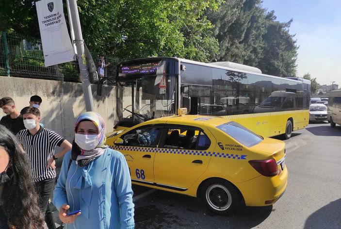 d Kağıthane'de zincirleme kaza