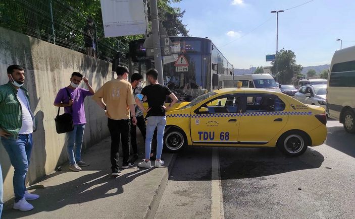 d Kağıthane'de zincirleme kaza