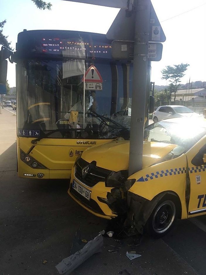 d Kağıthane'de zincirleme kaza