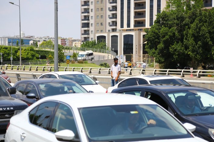 Adana’da madde bağımlısı sürücüleri bıçakla gasbetmeye kalkıştı