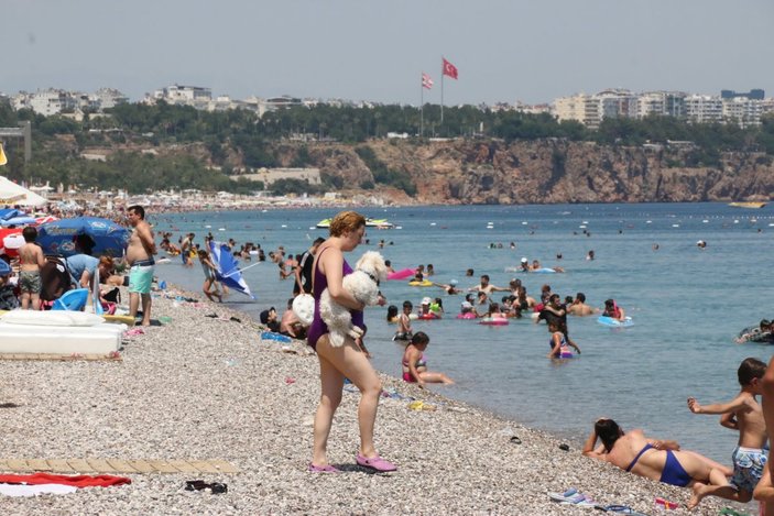 Antalya sahillerinde sınav sonu yoğunluğu