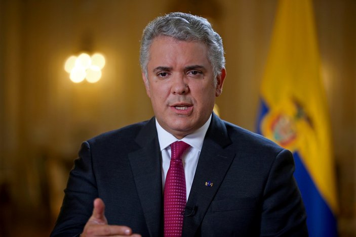 Kolombiya Devlet Başkanı Ivan Duque'nin bulunduğu helikoptere silahlı saldırı