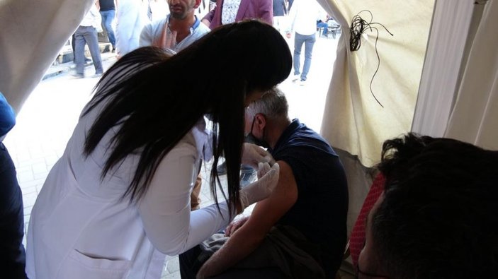 Yüksekova’da randevusuz aşı çadırı kuruldu