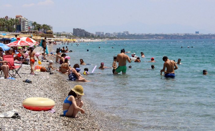 Antalya'da kısıtlamalı son pazar