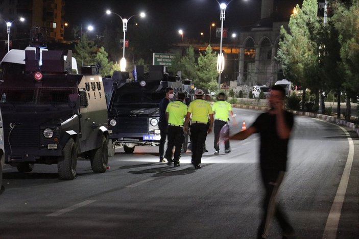 Siirt'te kaza sonrası mahalleli yolu trafiğe kapattı
