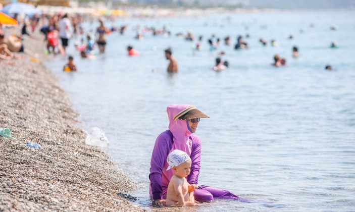 Antalya’da sıcaklık 41 dereceye yükseldi