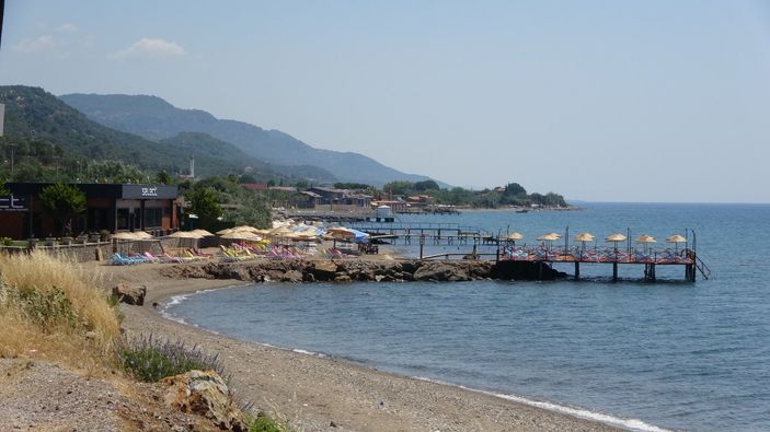 İ Assos'taki Cafer Mahiroğlu'nun kaçak restoran ve plajı yıkılacak