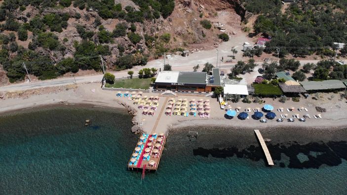 İ Assos'taki Cafer Mahiroğlu'nun kaçak restoran ve plajı yıkılacak