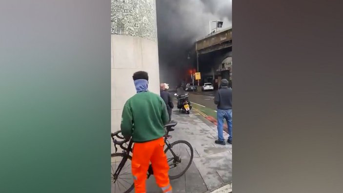İngiltere'de metro istasyonunda yangın