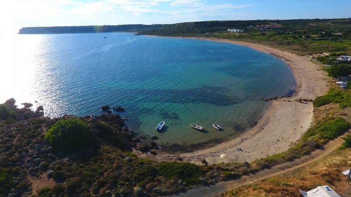 Ata Demirer'den 'Bozcaada sahilleri temiz' mesajı