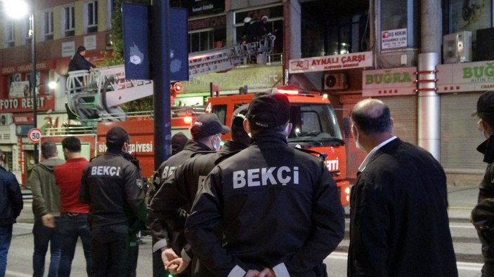 Sivas'ta internet kafe yangını, bekçiler sayesinde söndürüldü