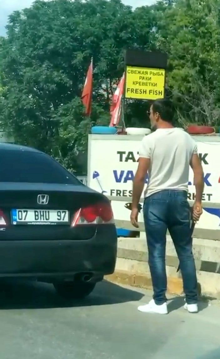 Antalya'da trafikte baltalı döner bıçaklı tartışma