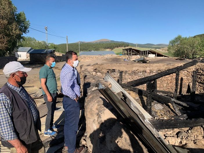 i Kars’ta yangın: 4 ev, 5 ahır, 1 traktör kül oldu