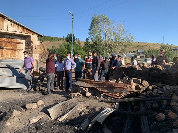 i Kars’ta yangın: 4 ev, 5 ahır, 1 traktör kül oldu