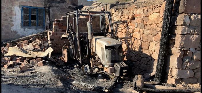 i Kars’ta yangın: 4 ev, 5 ahır, 1 traktör kül oldu