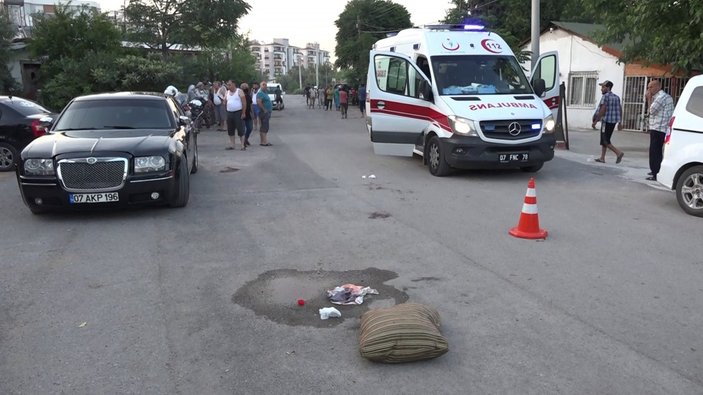 Antalya'da arkadaşını kalbine makas saplayıp öldürdü