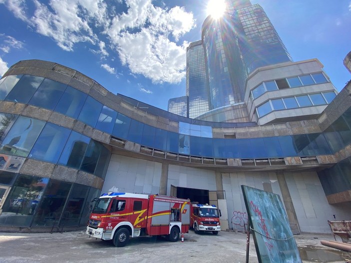 Ankara'da 35 katlı binada yangın çıktı